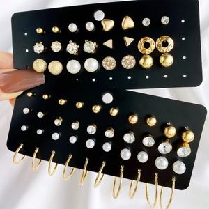 32 Pairs of Earrings with Rhinestones